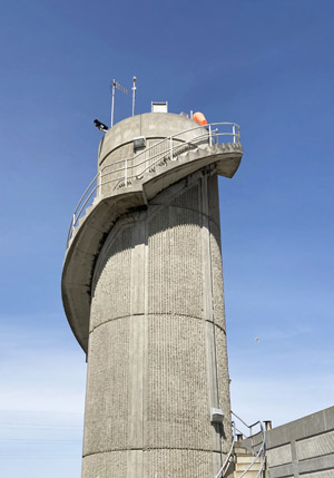 A wide shot of the tower with the weather station mounted on top.
