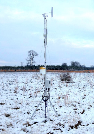 Capricorn FLX weather station with tripod mounting system